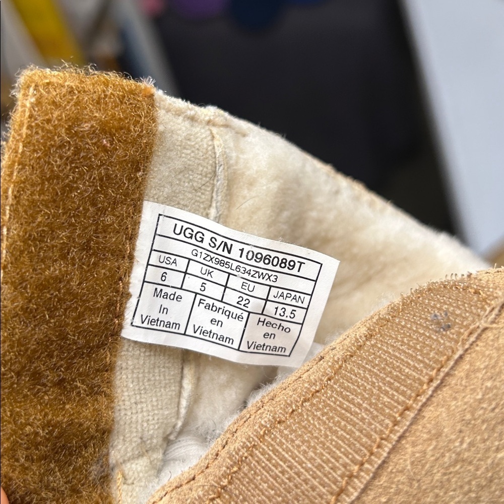 Toddler UGG Boots - Picture 9 of 15